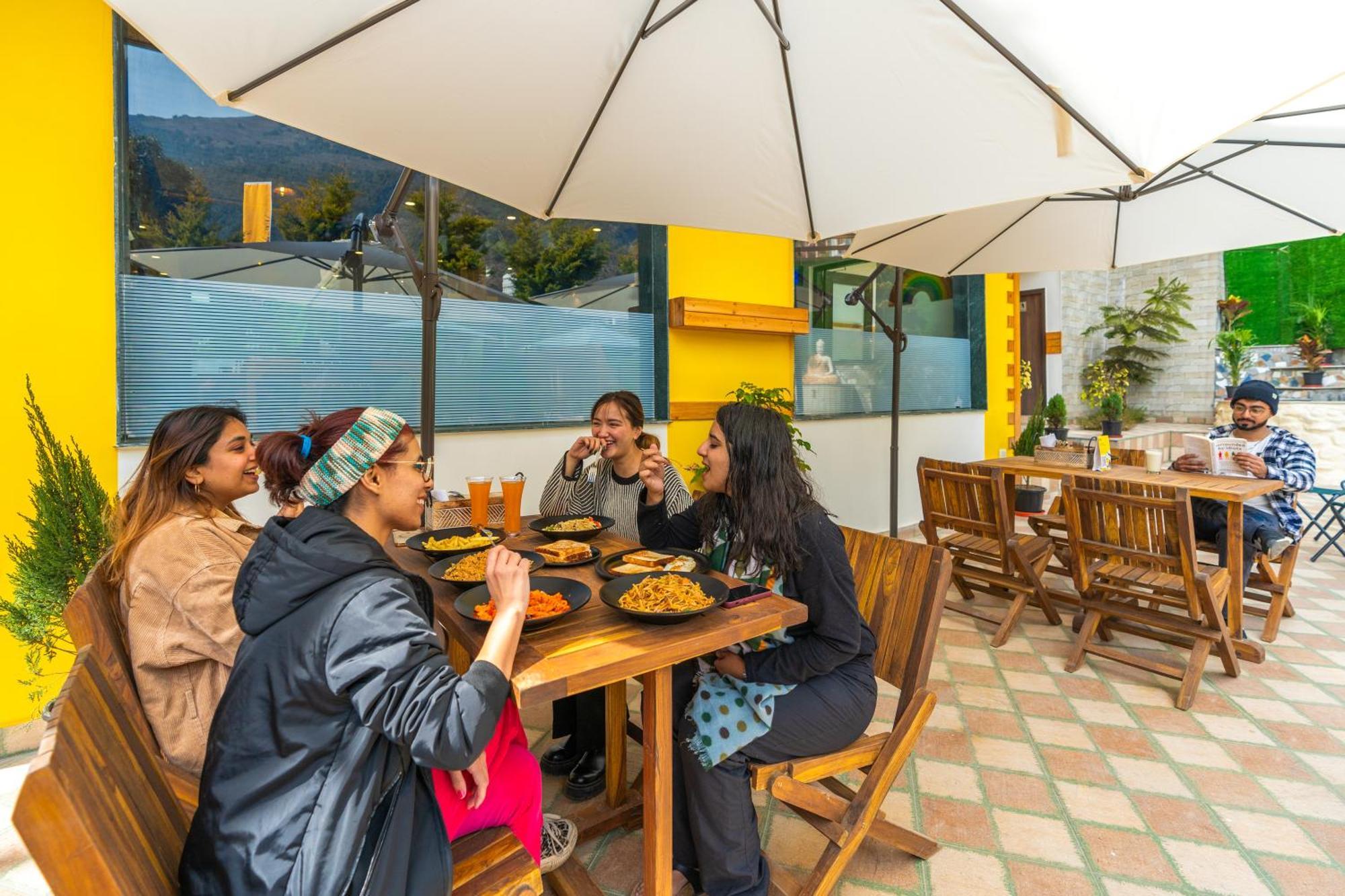 The Hosteller Mcleodganj, Bhagsu McLeod Ganj Exteriör bild